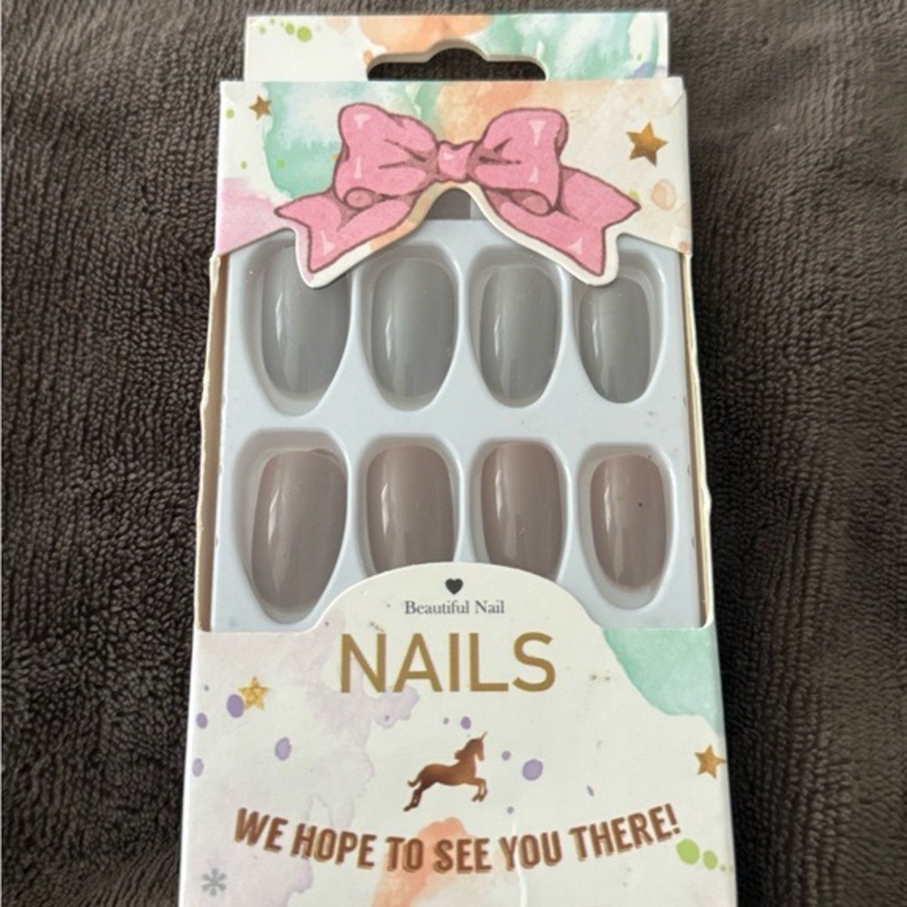 Beautiful Nail Press On Nails Grey Taupe Almond Shape Glossy Manicure Set